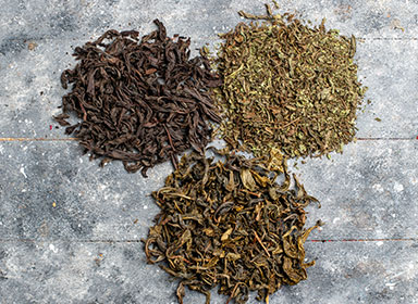 Warm weather extends Turkish tea harvesting